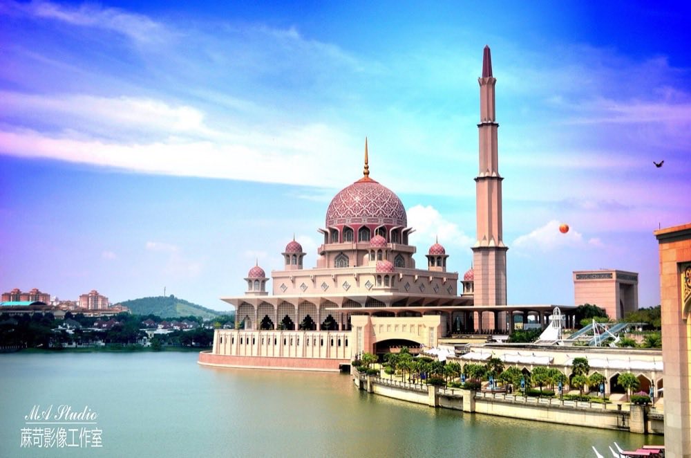 The pink dome and minaret of Putra Mosque in Putrajaya, Malaysia.
